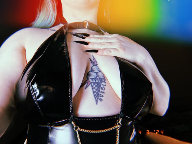 Elle (@earthbby666) [onlyfans]