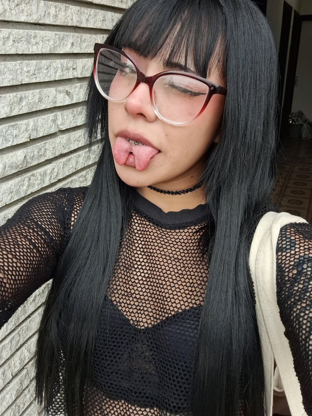 Just a nerdy girl with a split tongue and a twisted mind (@devilbambi) [Onlyfans]