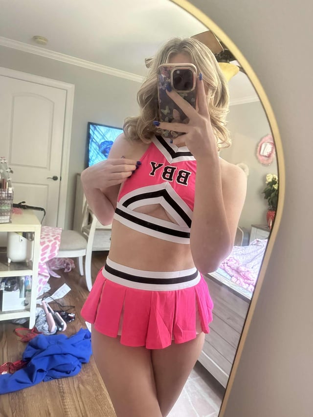 my skirt is a bit short (@rosietaylor) [onlyfans]